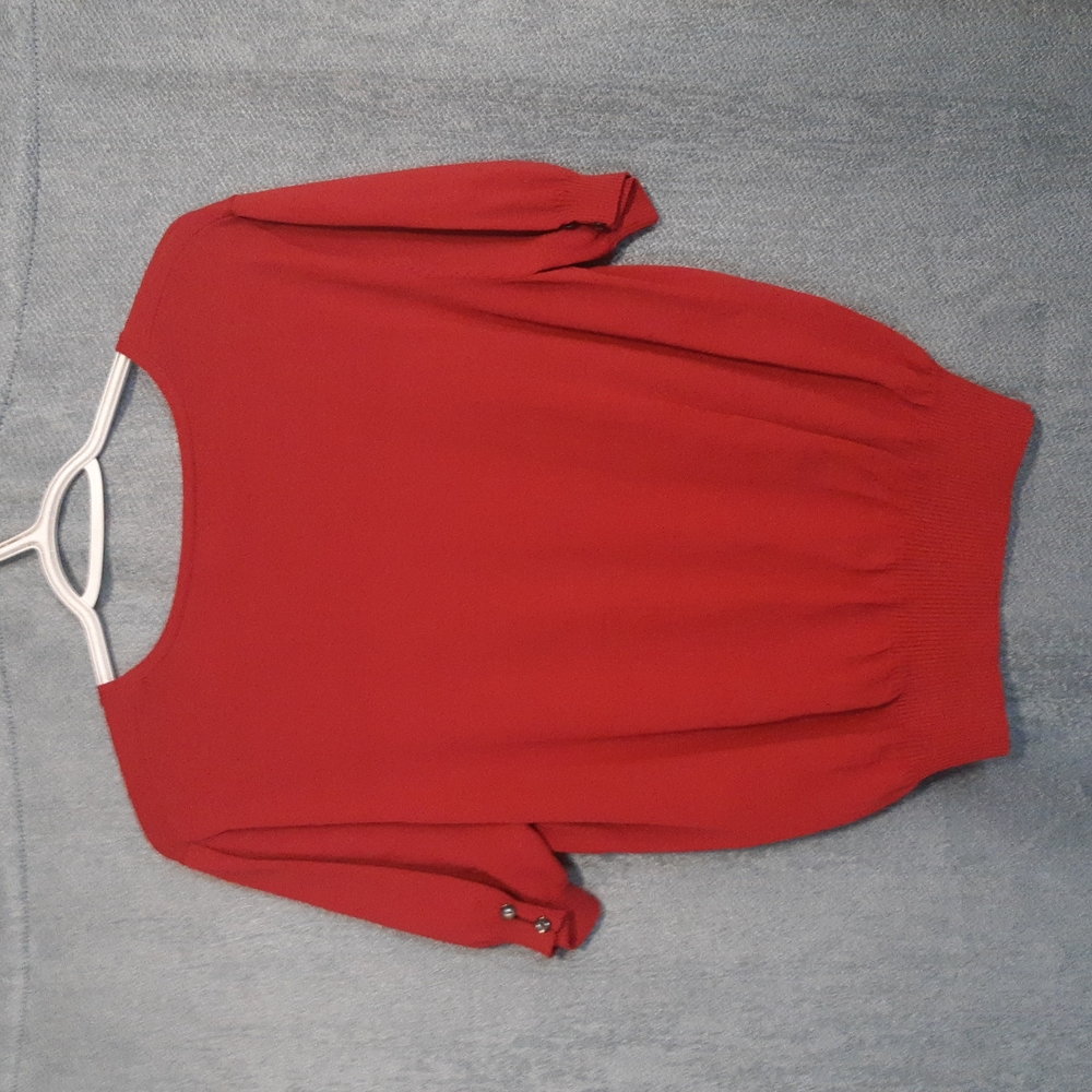 Red top - Picture 3 of 3